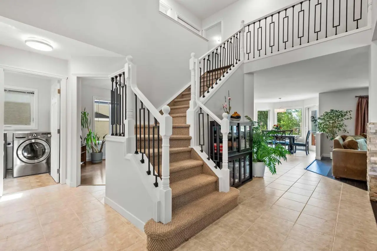 28 Mt Norquay Gate SE