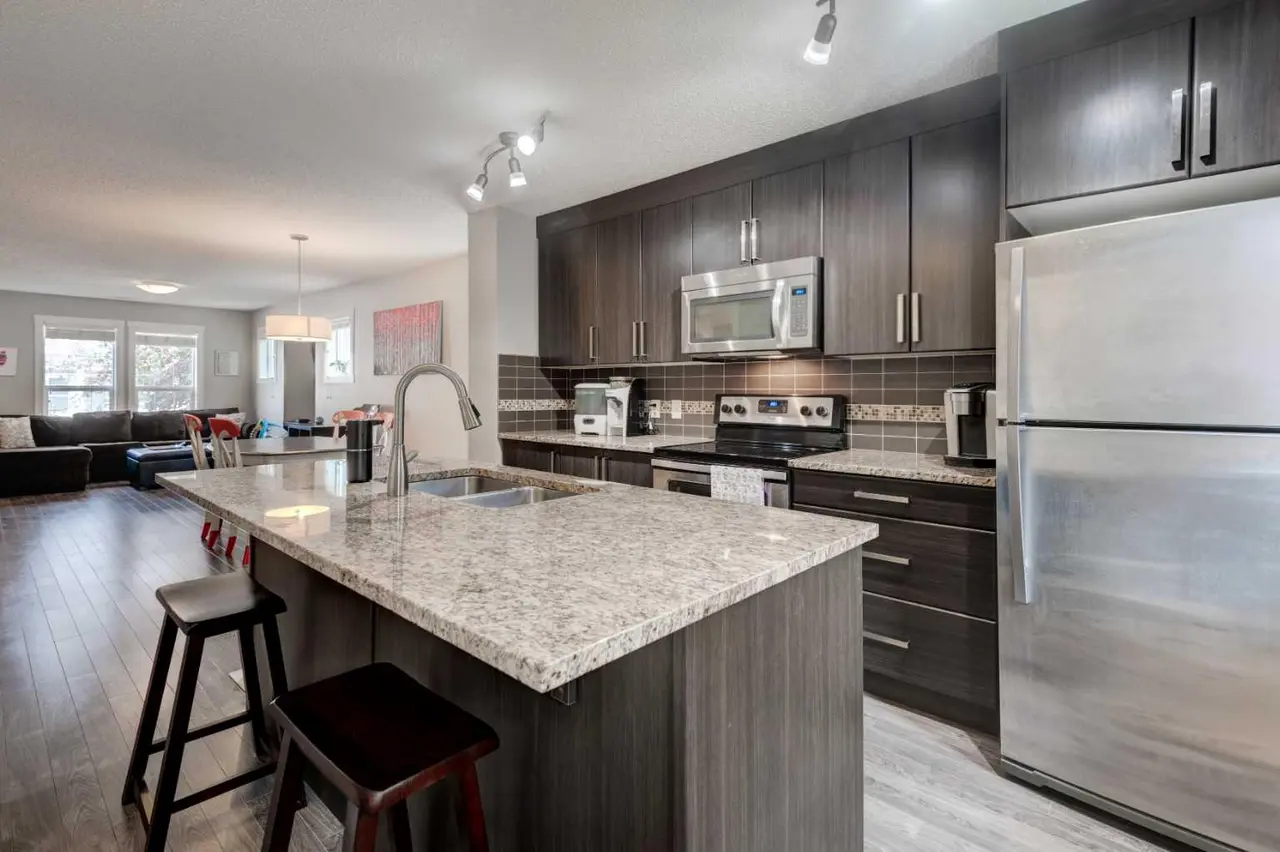 532 Mckenzie Towne Close SE