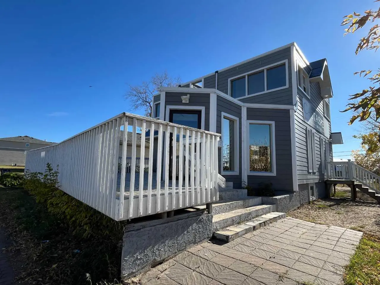 9731 100 Avenue 