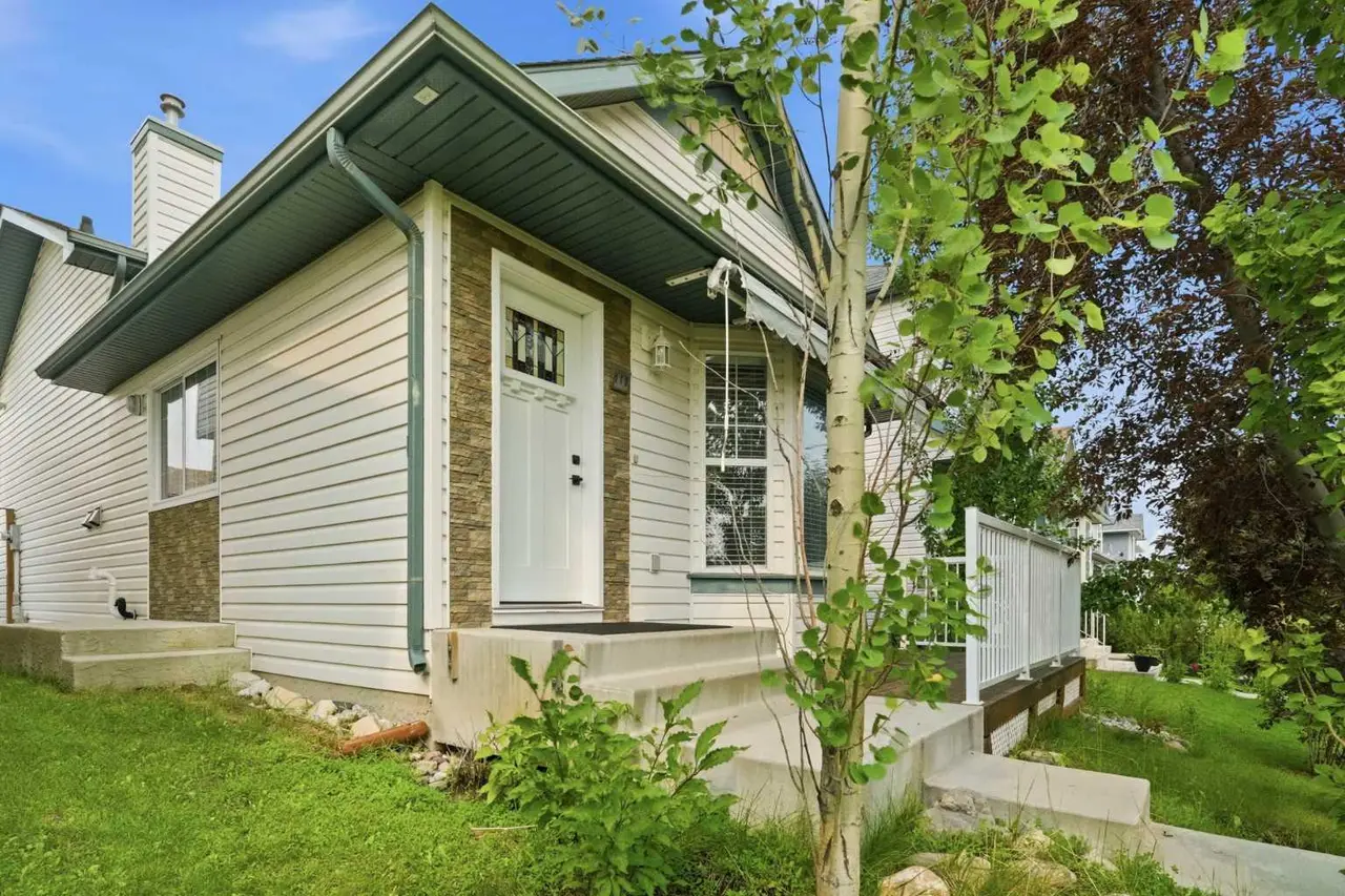 110 Bridlewood Avenue SW