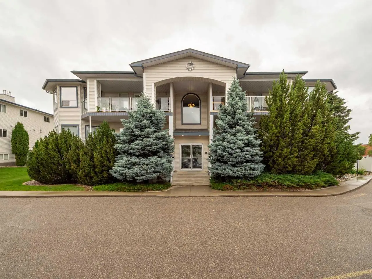 122, 23 Chilcotin Lane W