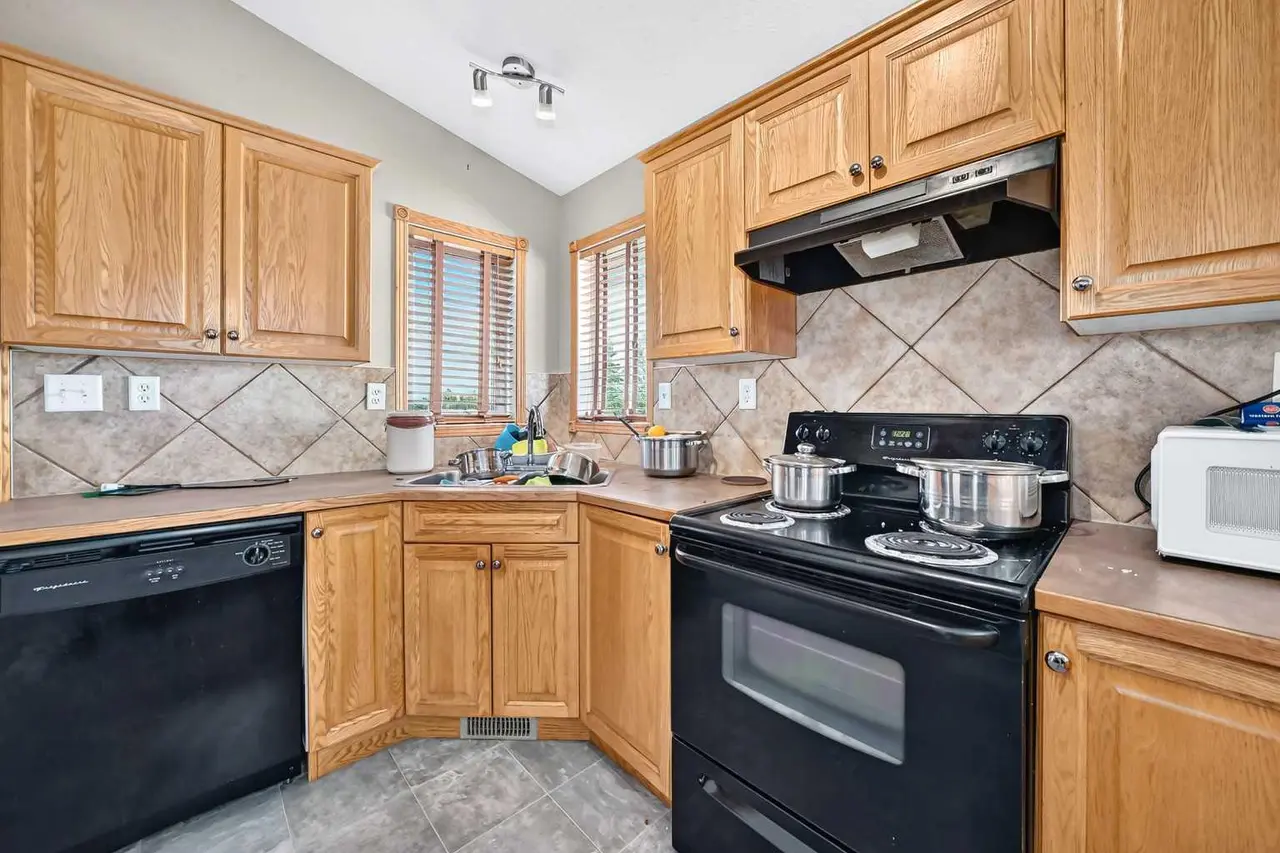 116 Iverson Close 