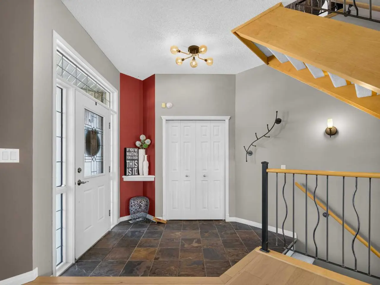 124 Valley Creek Crescent NW