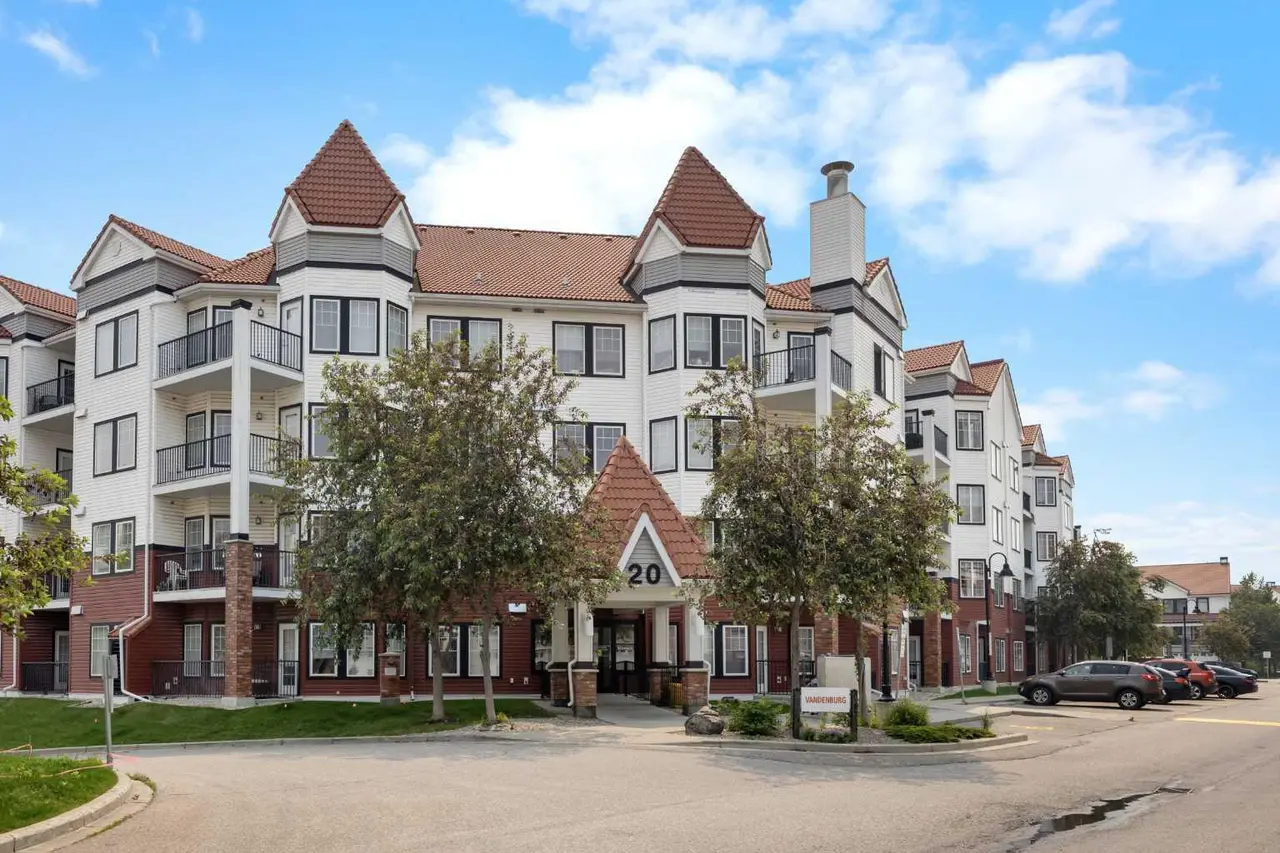 444, 20 Royal Oak Plaza NW