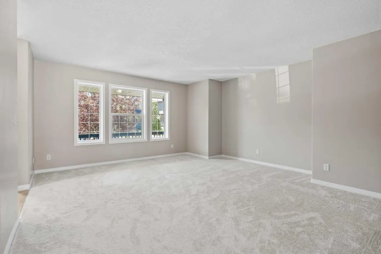 28 Saddlebrook Gardens NE