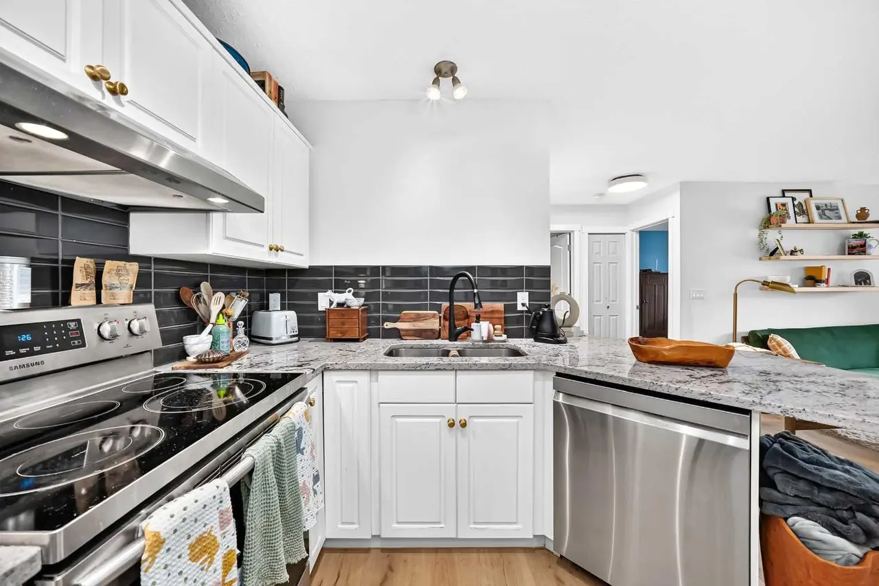 214, 10 Sierra Morena Mews SW