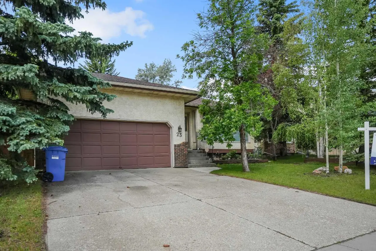 23 Edelweiss Drive NW