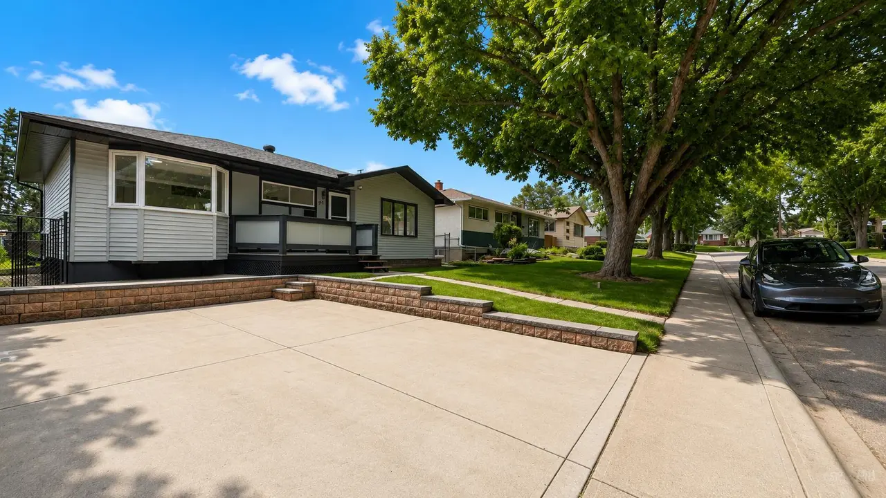 44 Fairview Crescent SE
