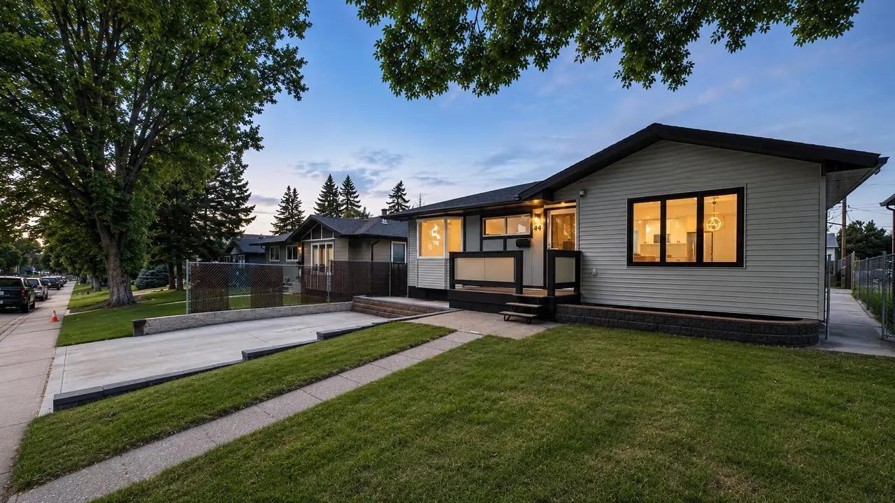 44 Fairview Crescent SE