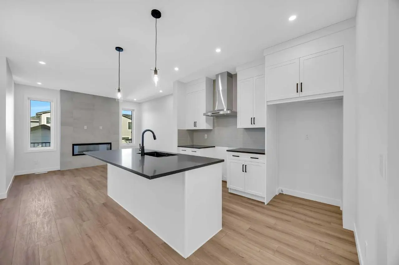 14 Versant Path SW
