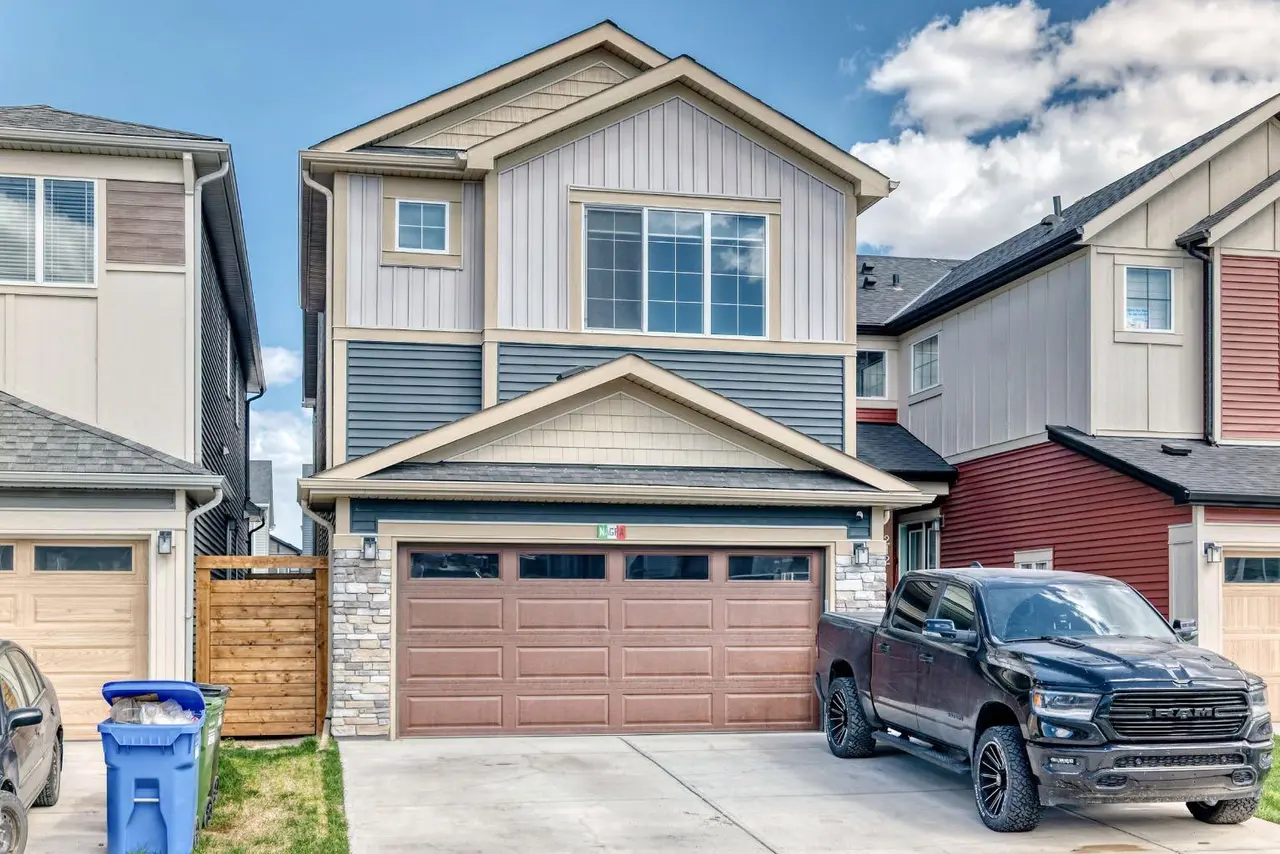 216 Homestead Grove NE