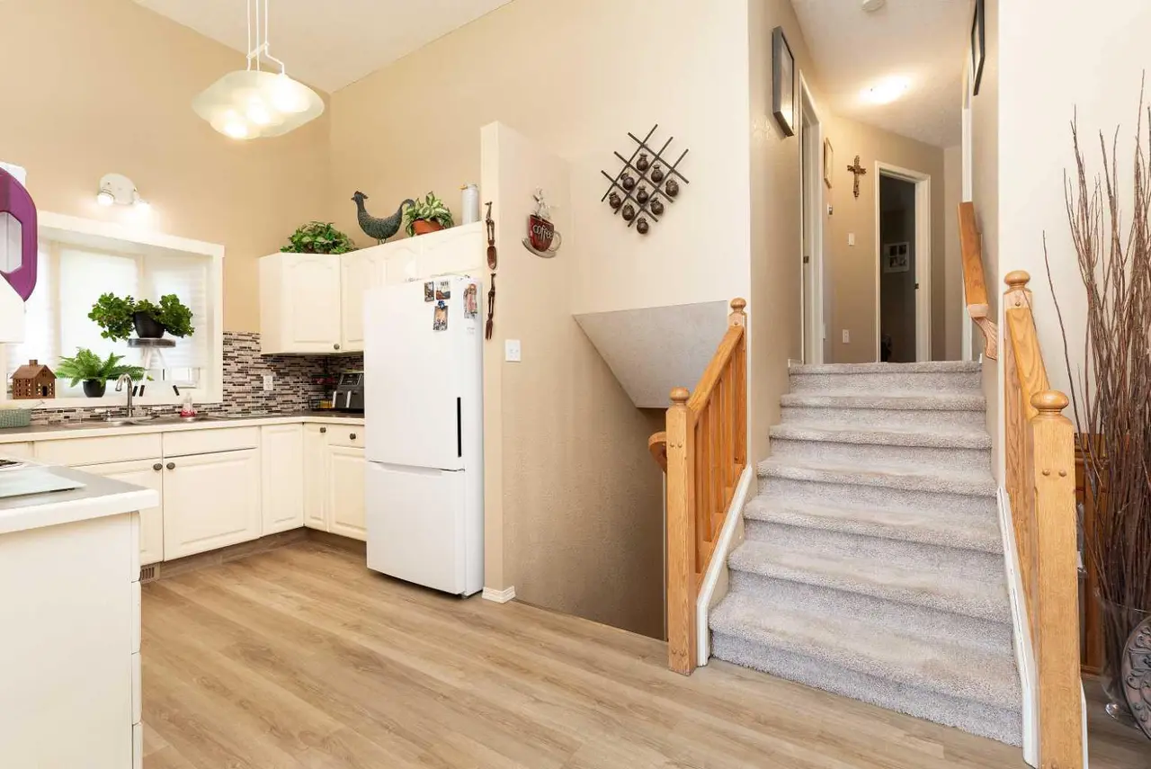 44 Lakhota Road W