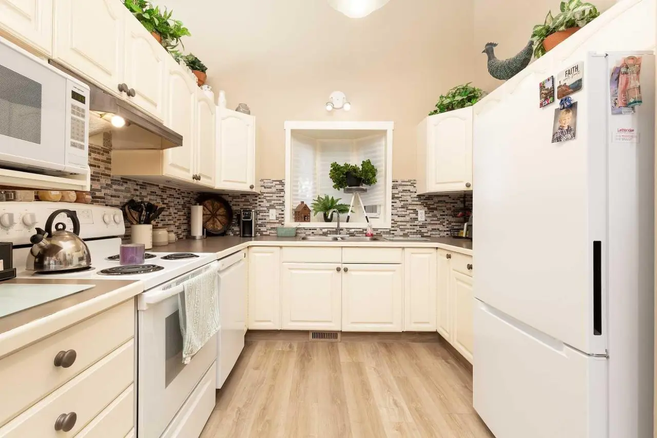 44 Lakhota Road W