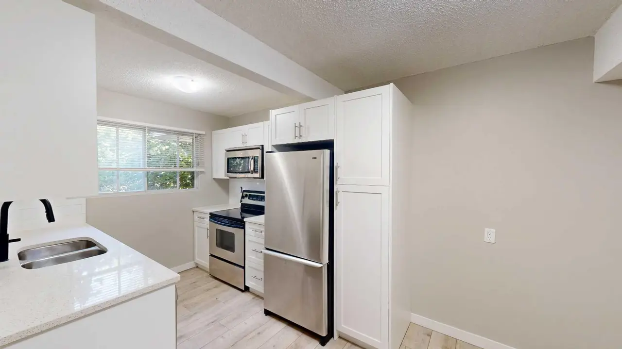 10, 115 Lafayette Boulevard W