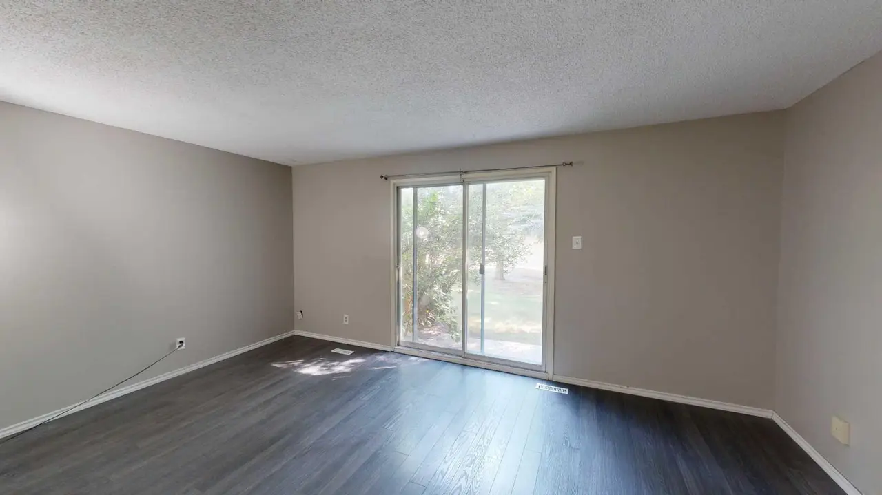 10, 115 Lafayette Boulevard W