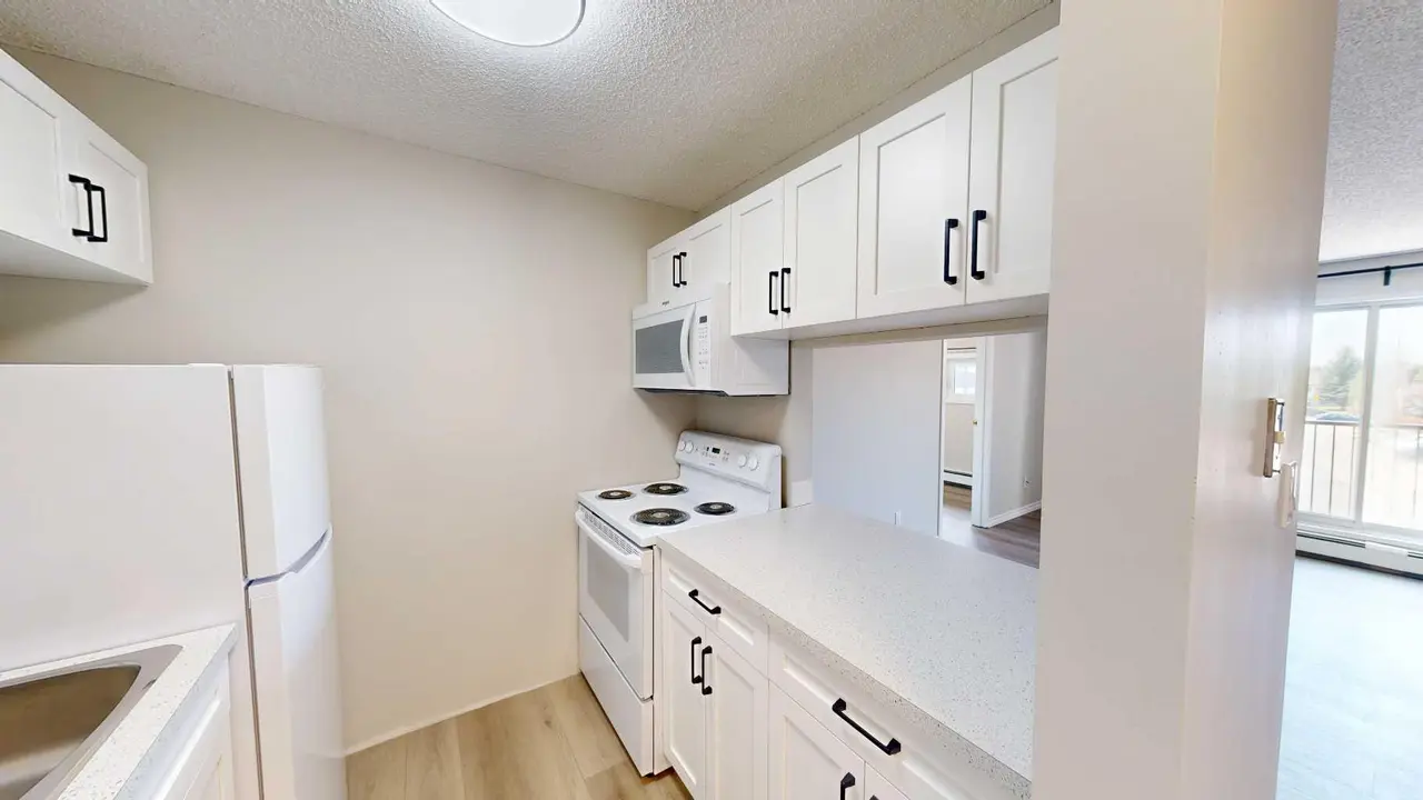 311, 401 Columbia Boulevard W