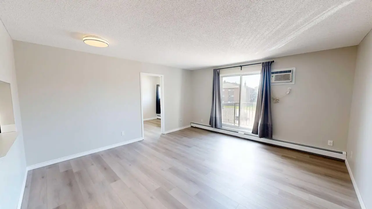 311, 401 Columbia Boulevard W