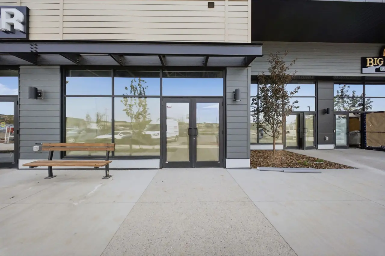 220, 40 Belmont Drive SW