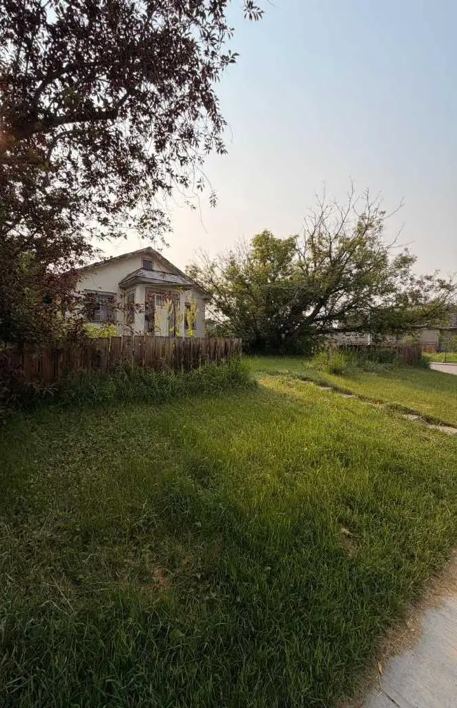 2401 26 Street SW