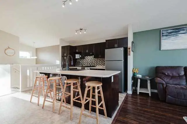 8610- 102A Ave  