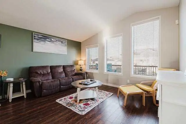 8610- 102A Ave  