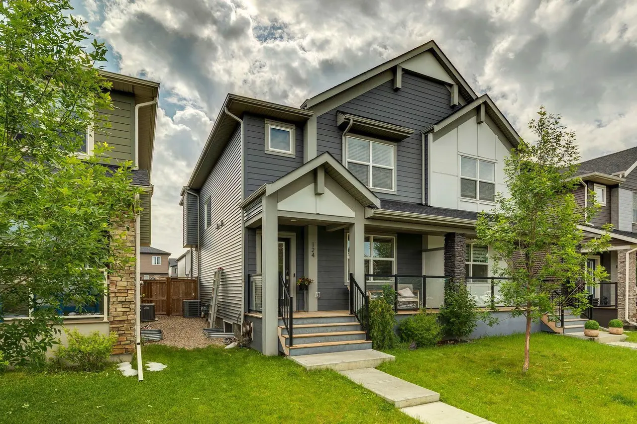 124 Wolf Willow Boulevard SE