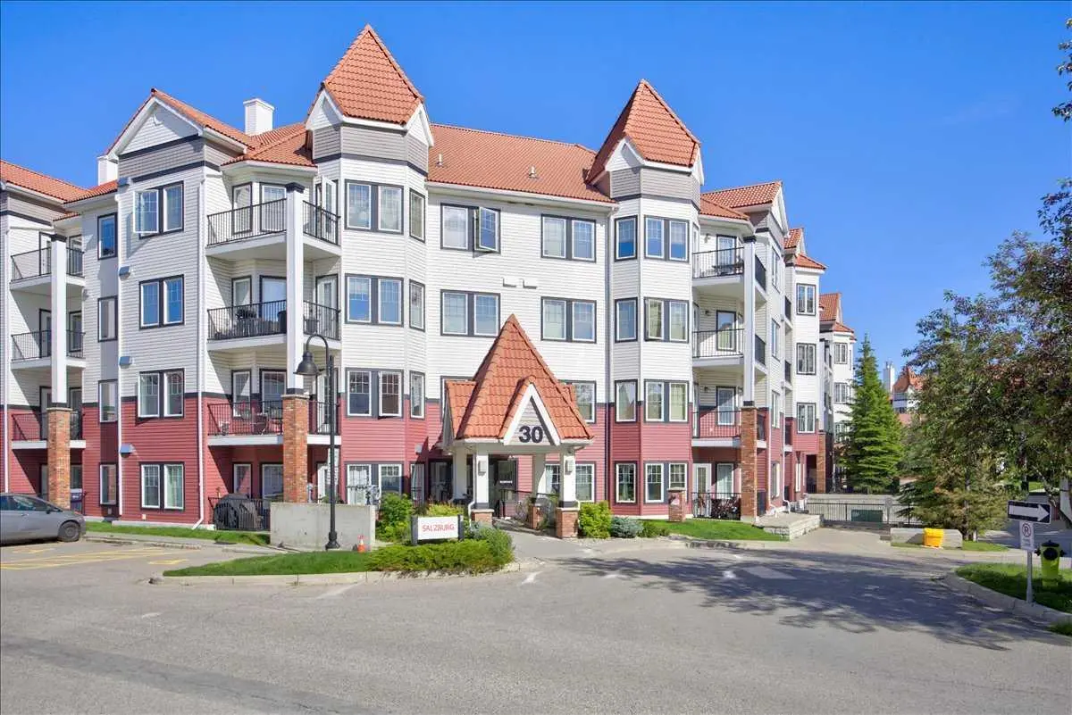 218, 30 Royal Oak Plaza NW