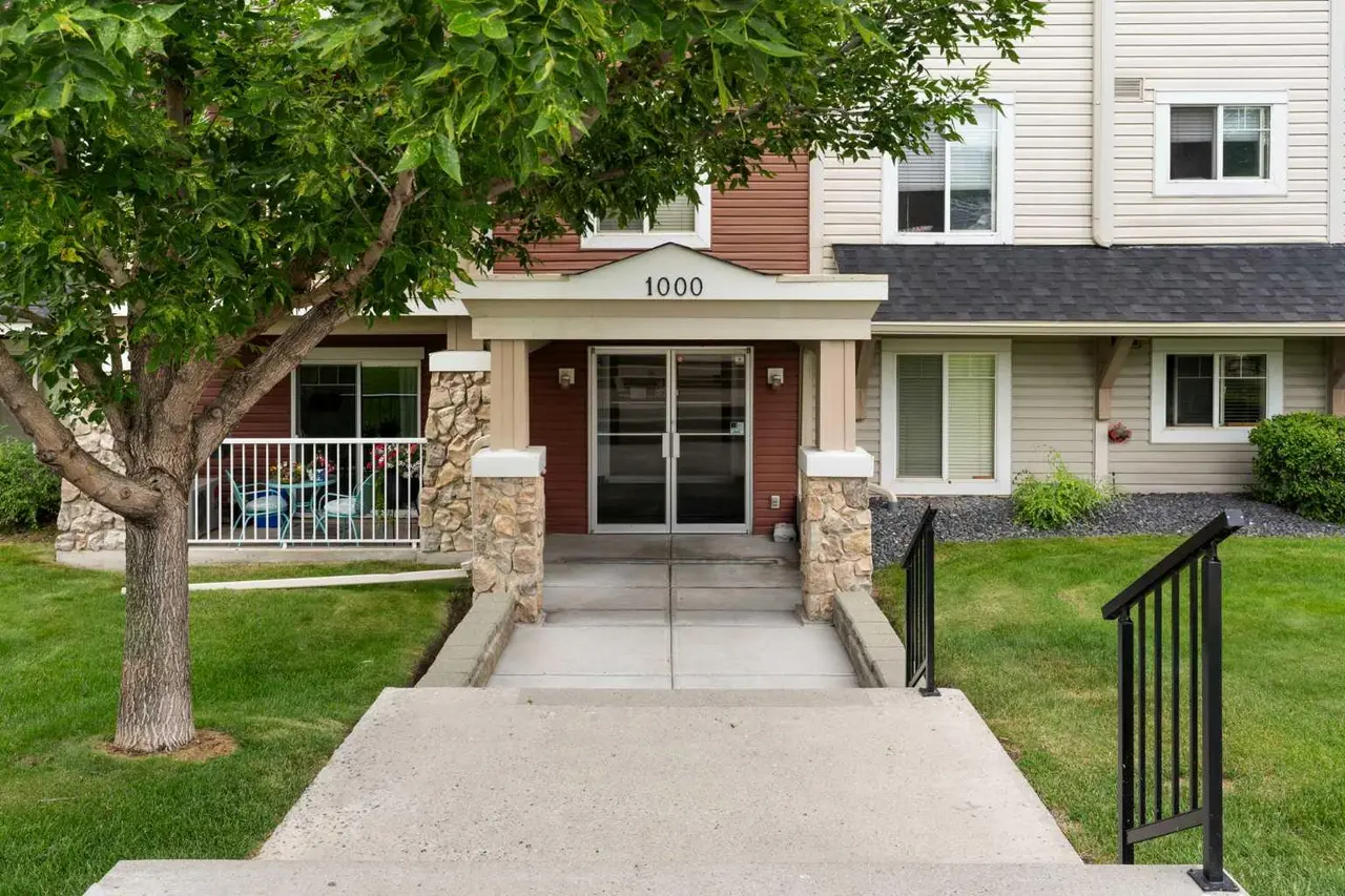 1102, 70 Panamount Drive NW