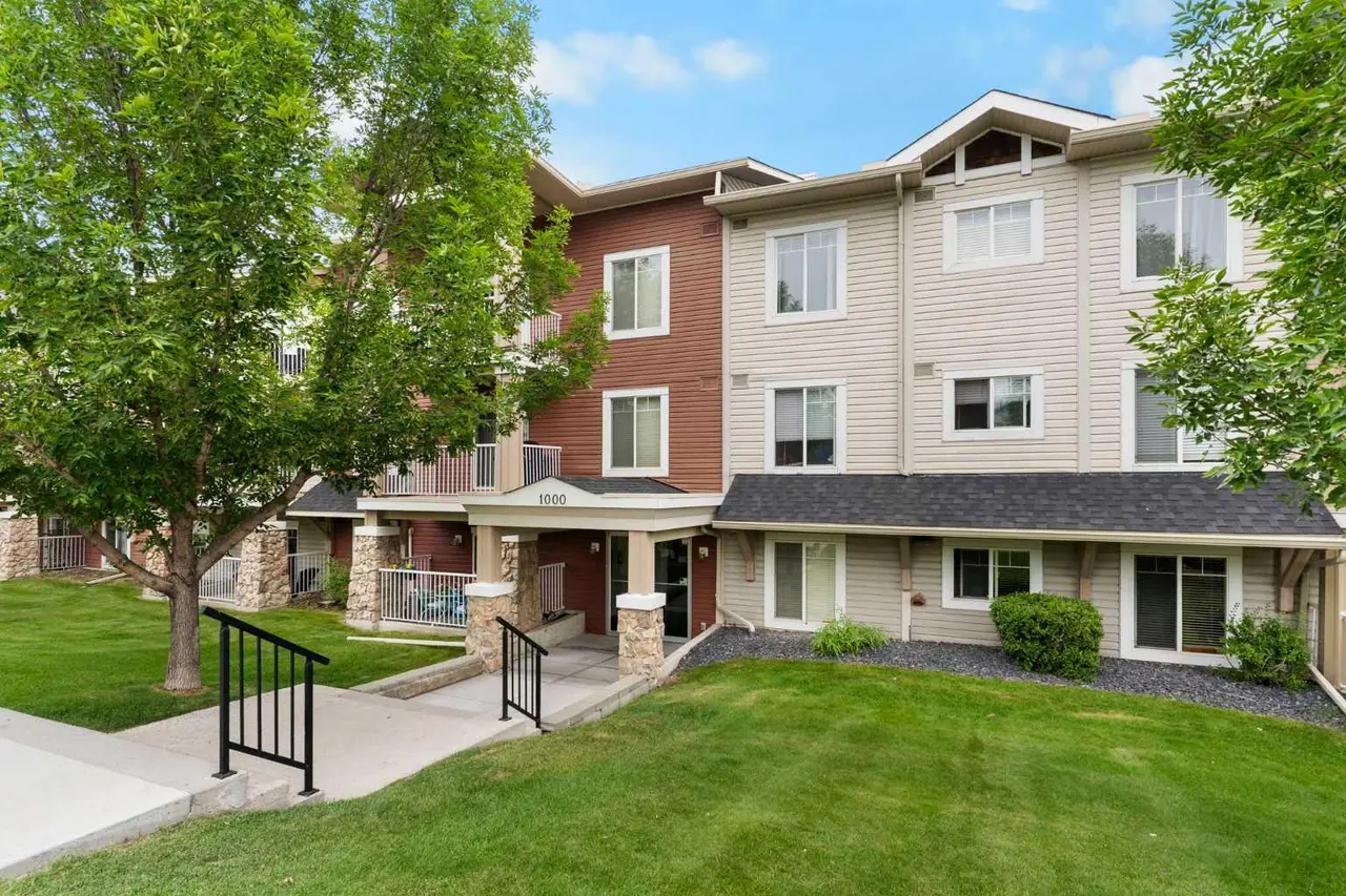 1102, 70 Panamount Drive NW