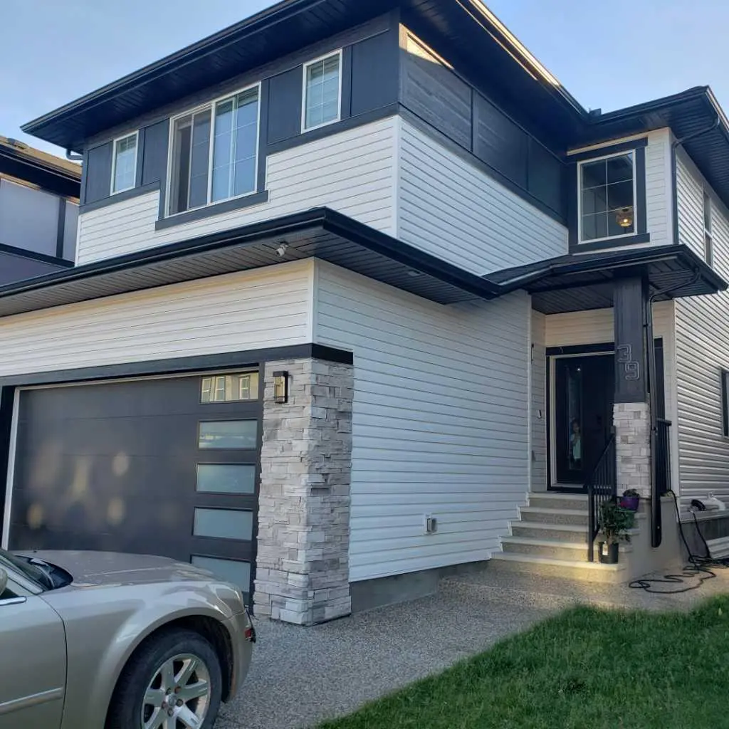 39 Saddlecrest Link NE