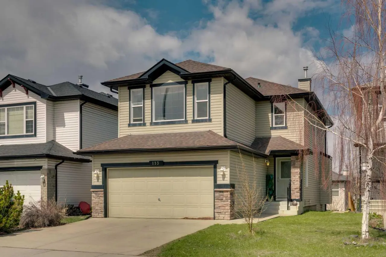 133 Everwoods Close SW