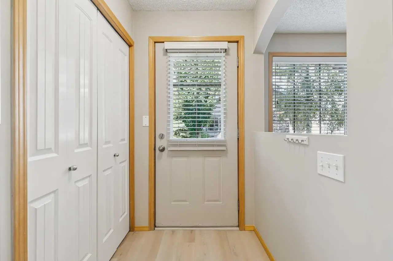 106, 7 Everridge Square SW