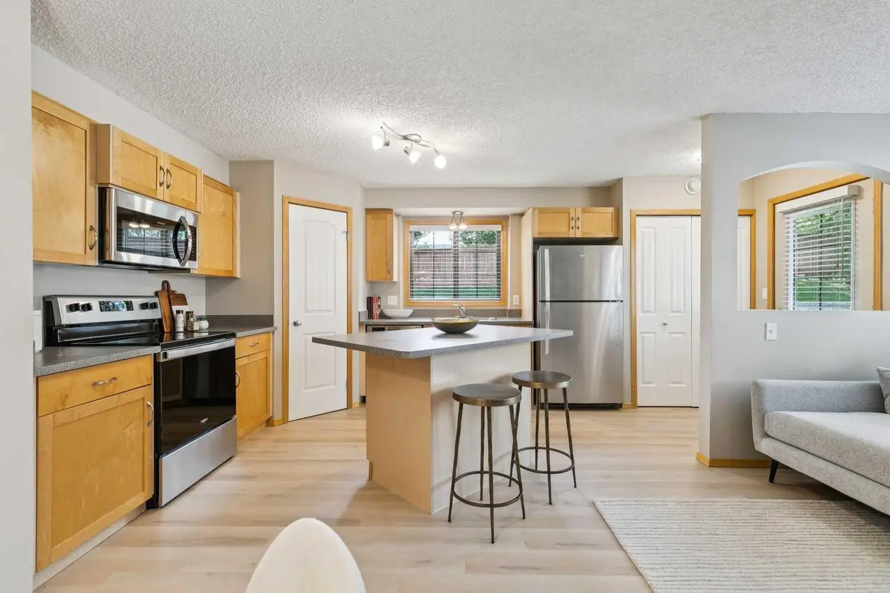 106, 7 Everridge Square SW