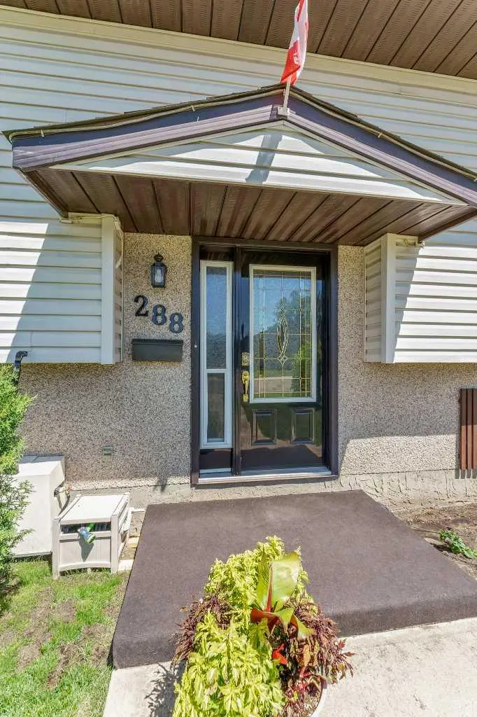 288 Ross Glen Drive SE