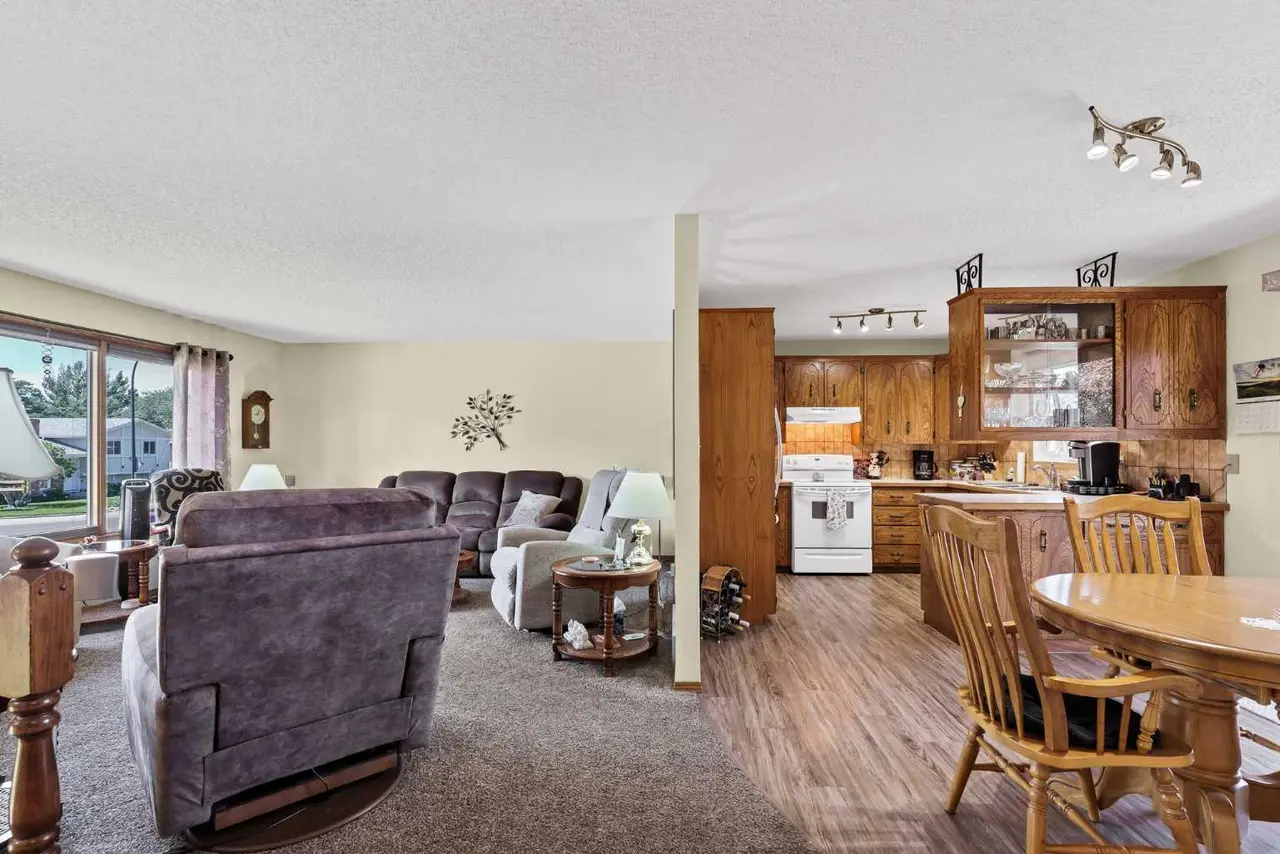 288 Ross Glen Drive SE