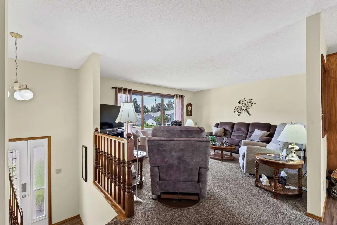 288 Ross Glen Drive SE