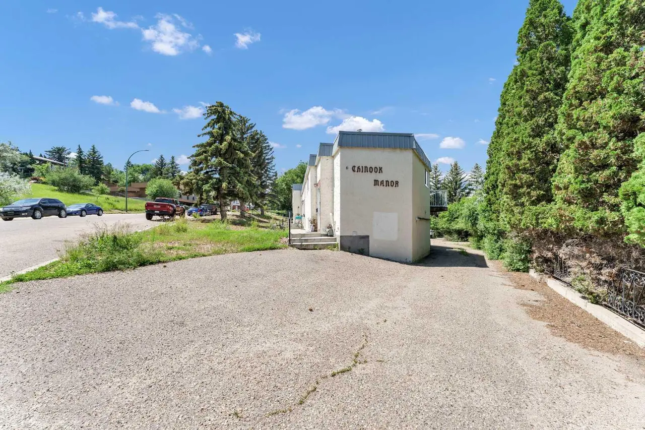 5, 6 Chinook Drive SW