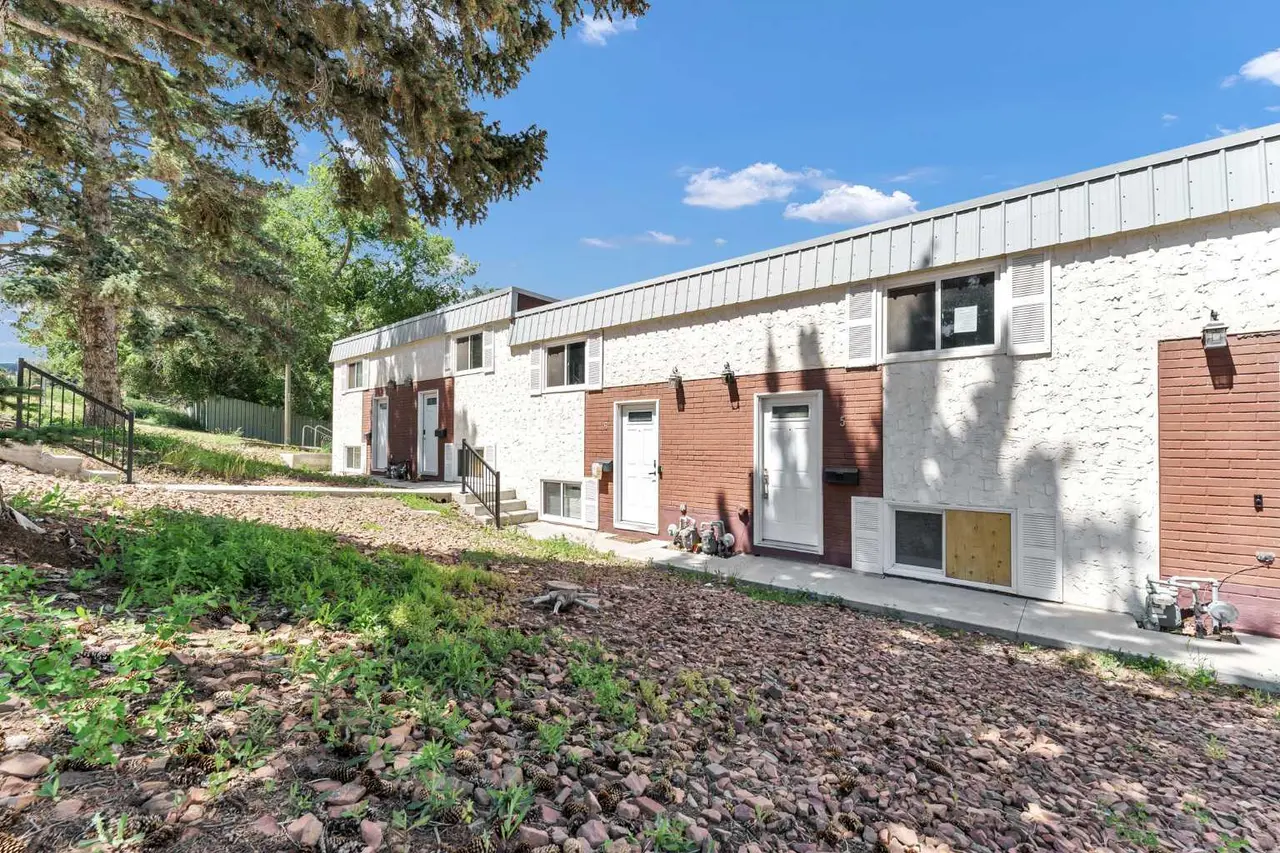 5, 6 Chinook Drive SW