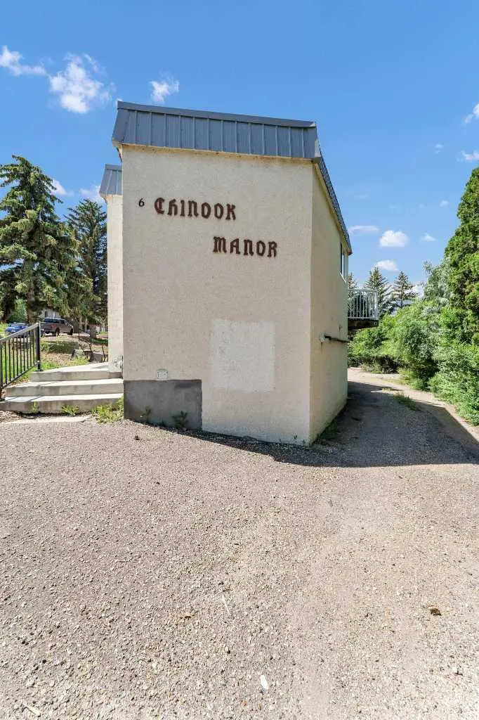 5, 6 Chinook Drive SW