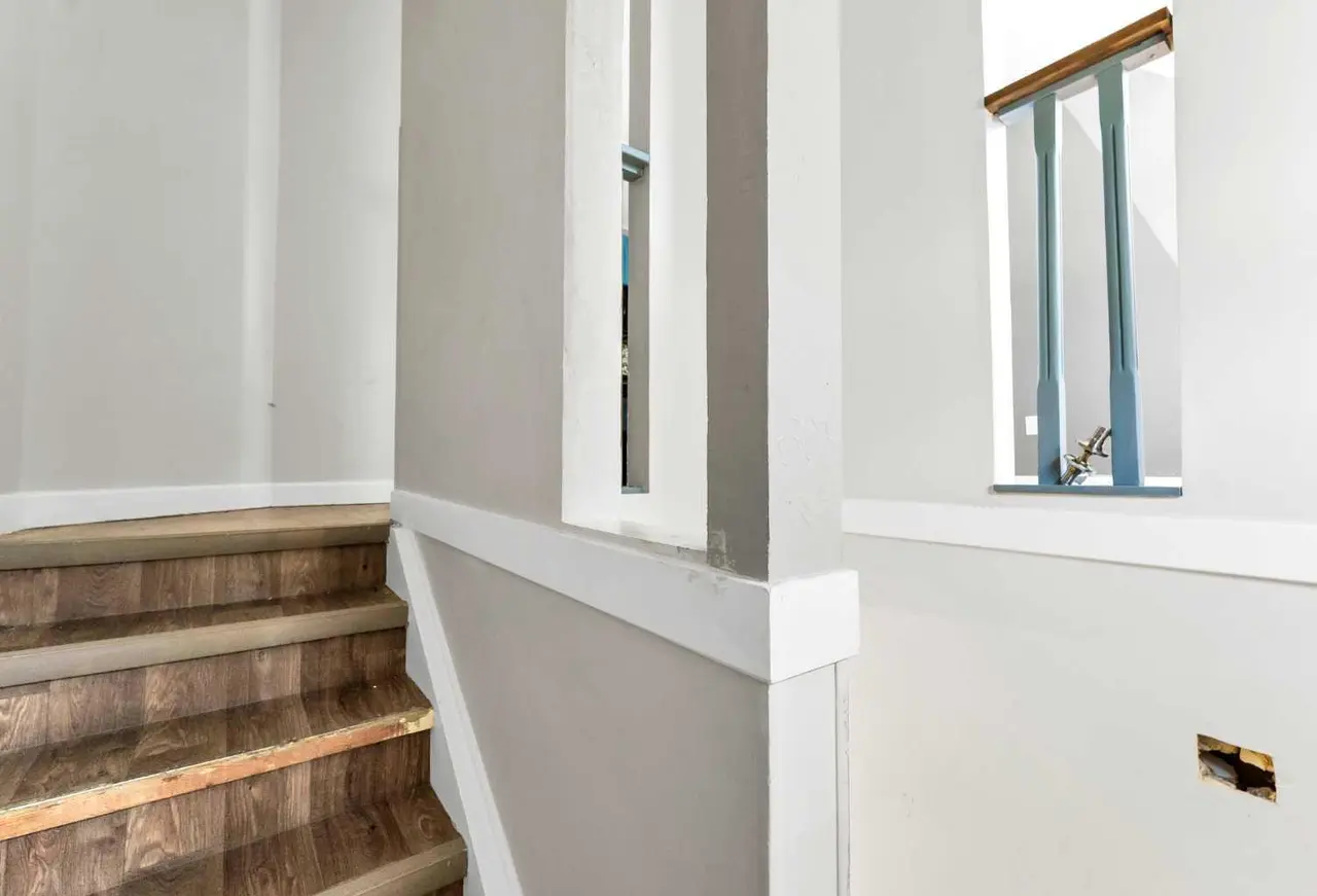 5, 6 Chinook Drive SW