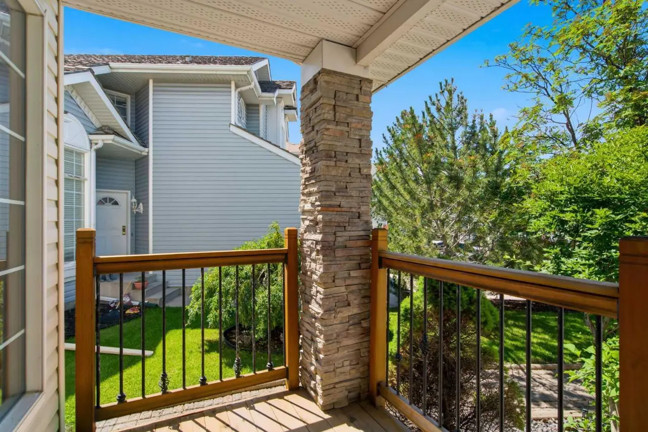 144 Douglas Ridge Close SE