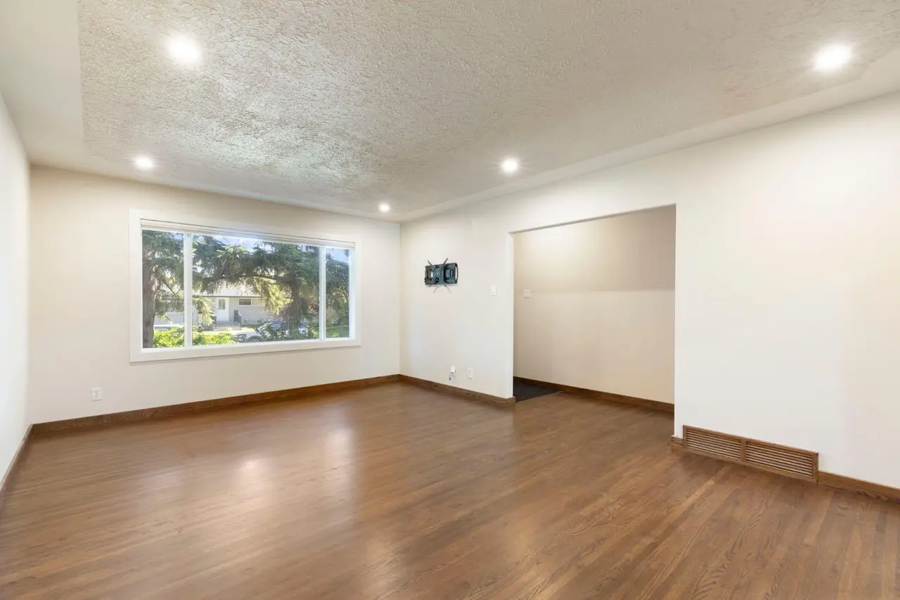 69 Winslow Crescent SW