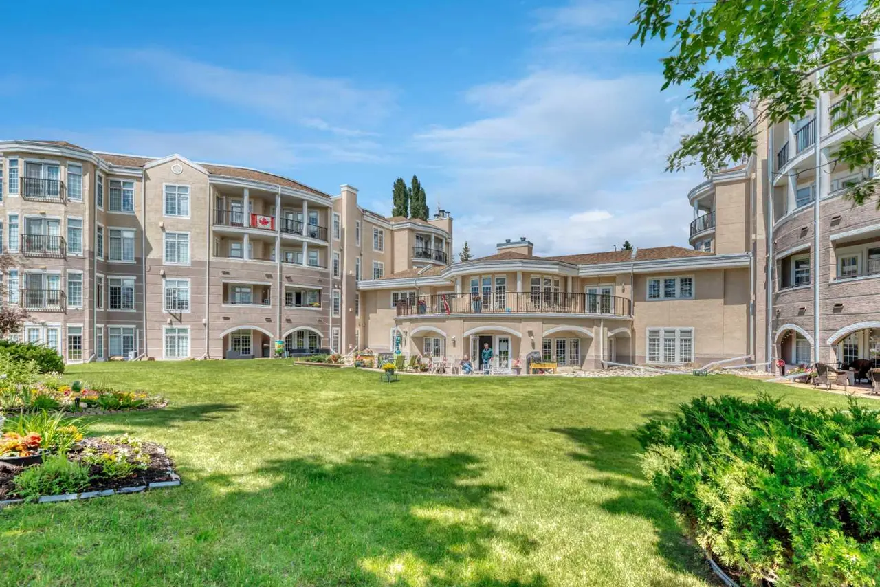 233, 5201 Dalhousie Drive NW
