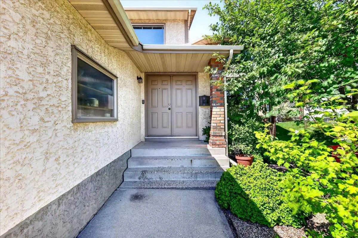 14 Hawkdale Gate NW