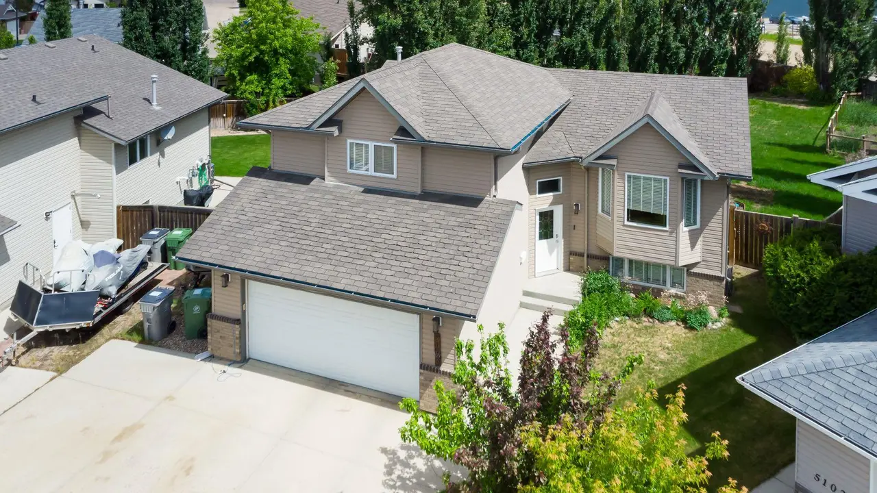 5104 21 Street Close