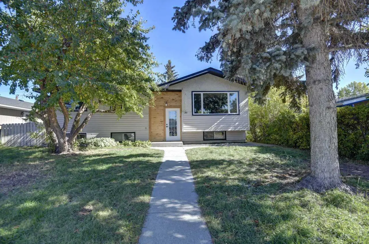 205 Allan Crescent SE