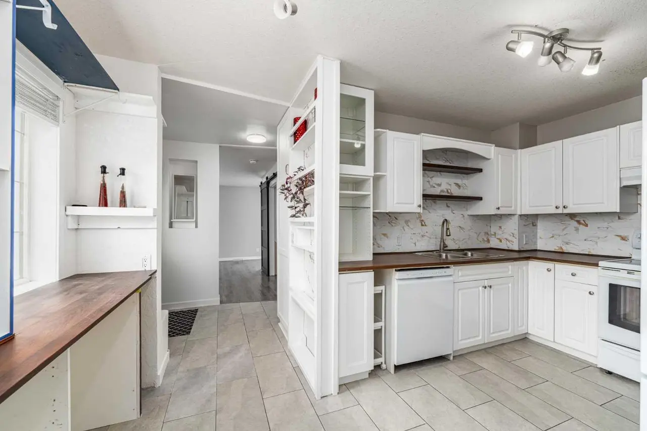 1, 12 Silver Creek Boulevard NW
