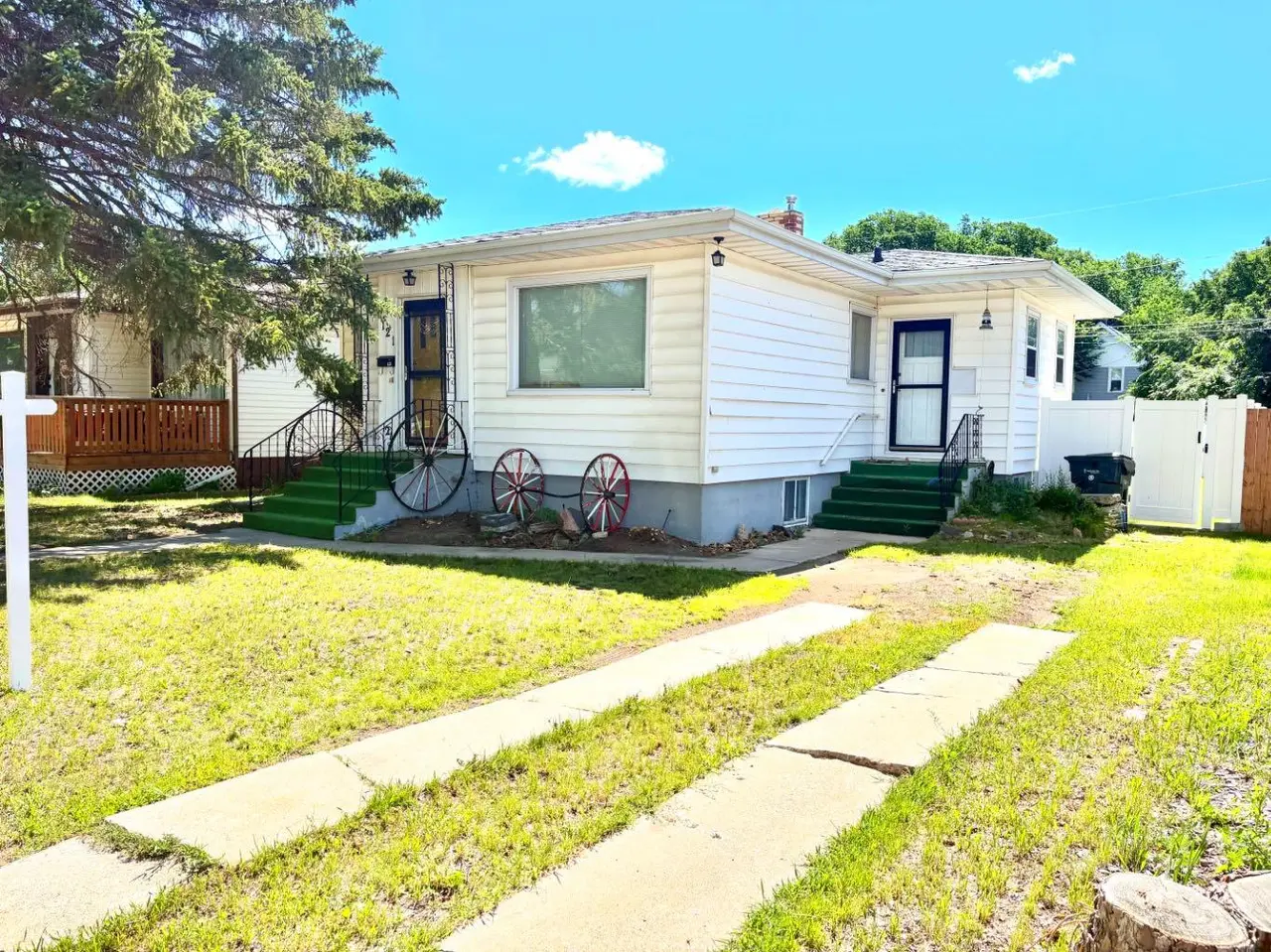 121 5 Street SE