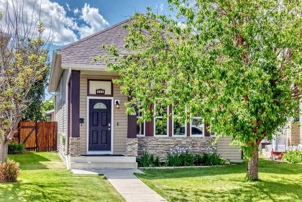 222 Covewood Close NE