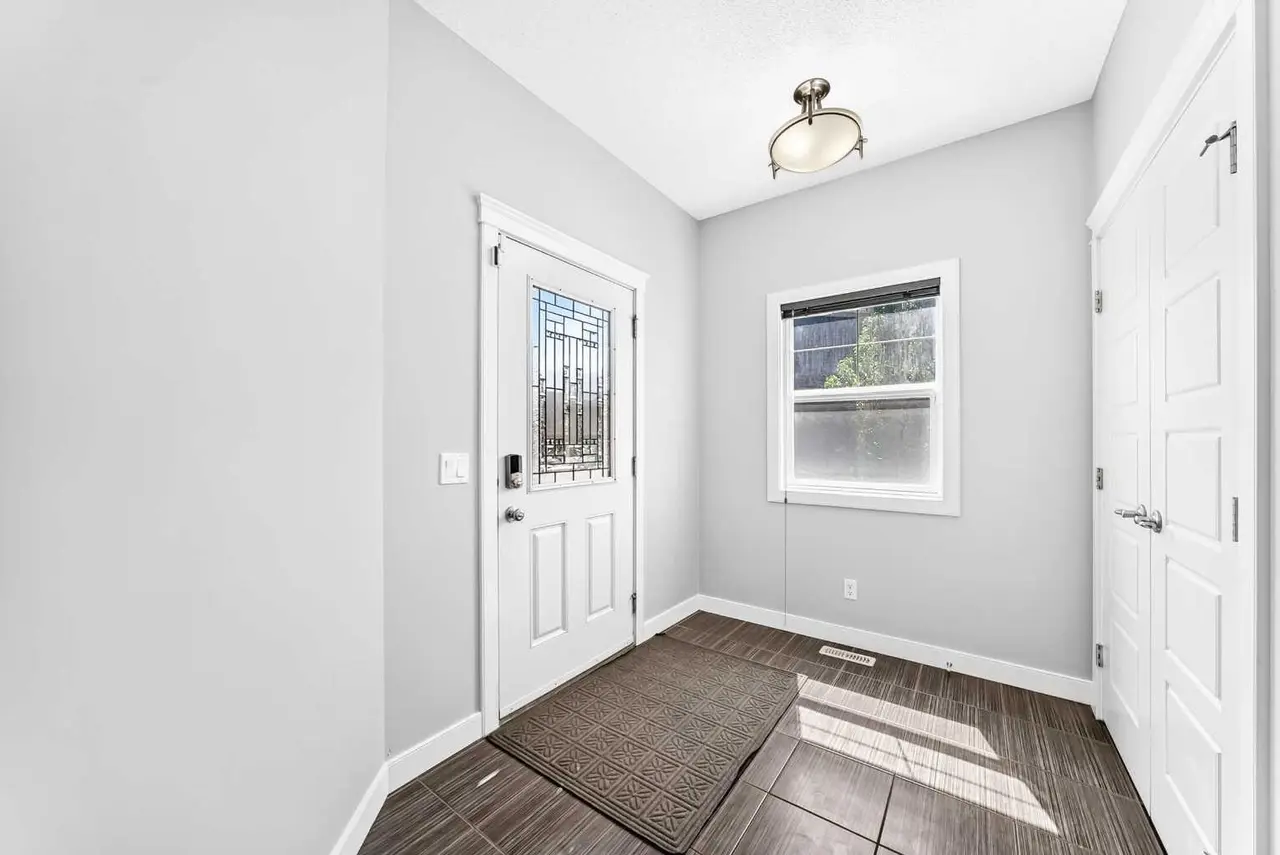 325 Evanspark Gardens NW